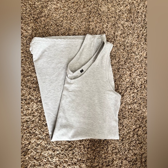 Shorts jumpsuit (maternity) small. Fits like medium/large - Picture 4 of 4